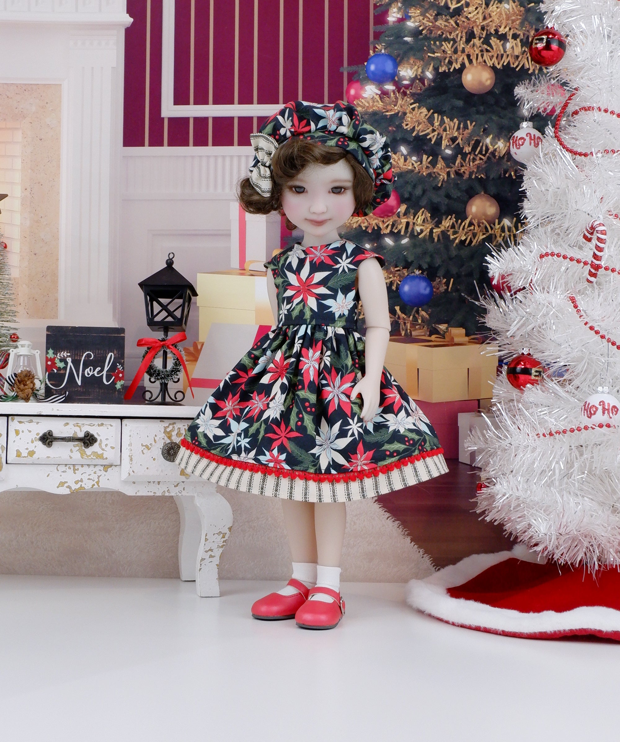 Poinsettia Charm