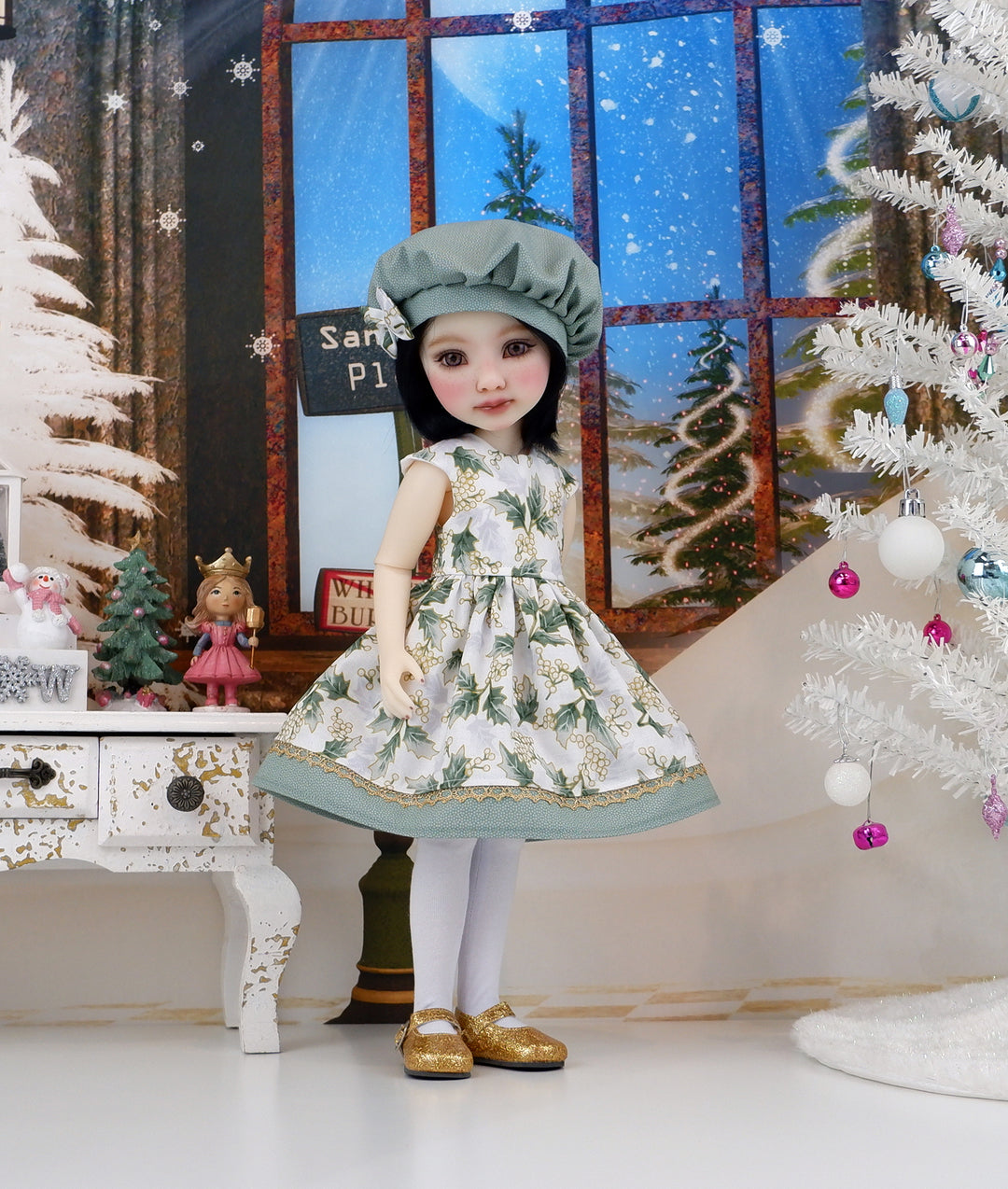 Chic Holly - dress with shoes for Ruby Red Fashion Friends doll
