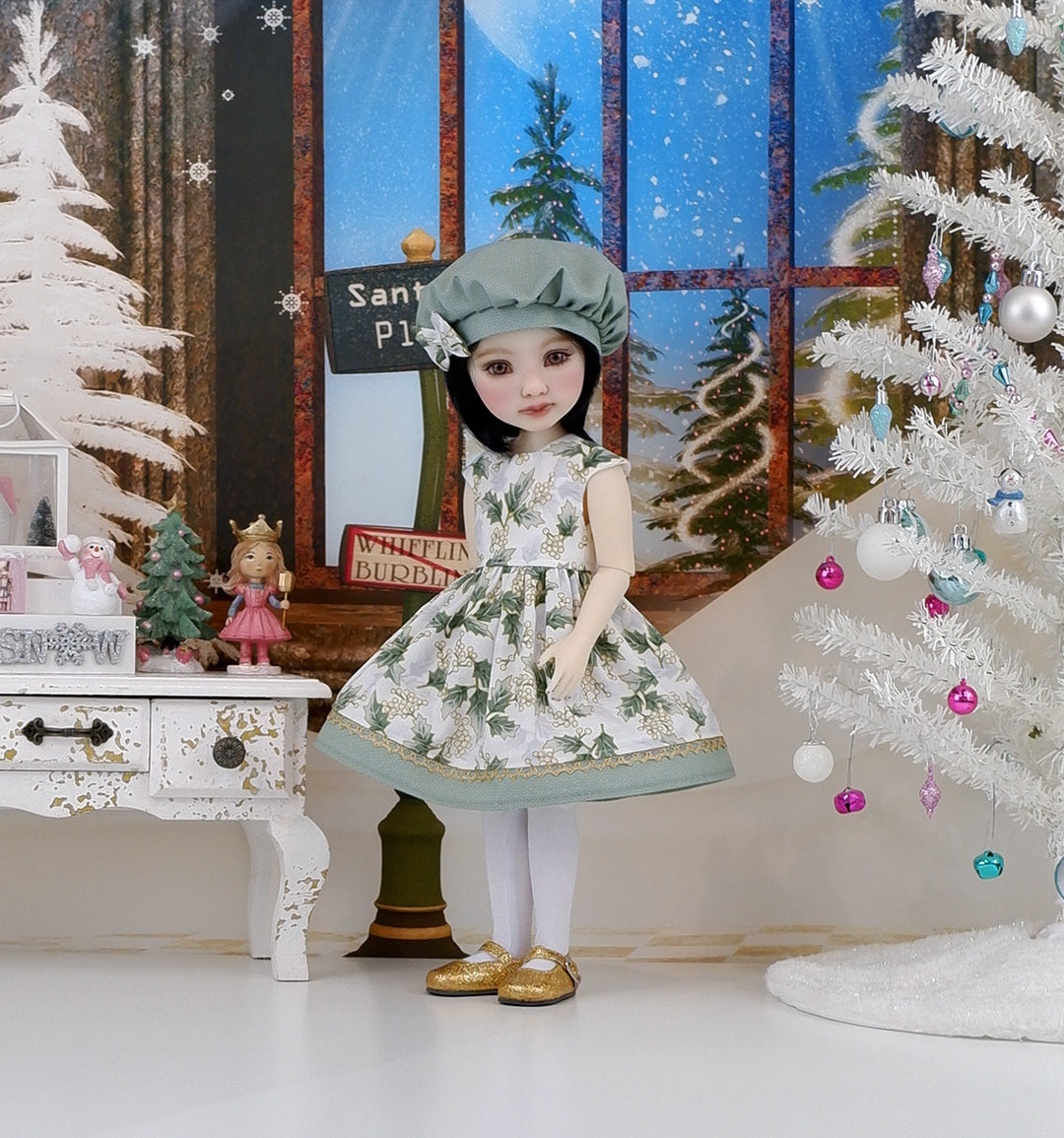 Chic Holly - dress with shoes for Ruby Red Fashion Friends doll
