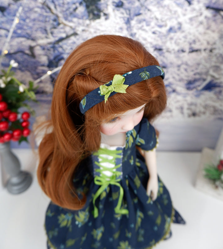 Christmas Mistletoe - dirndl dress with boots for Ruby Red Fashion Friends doll