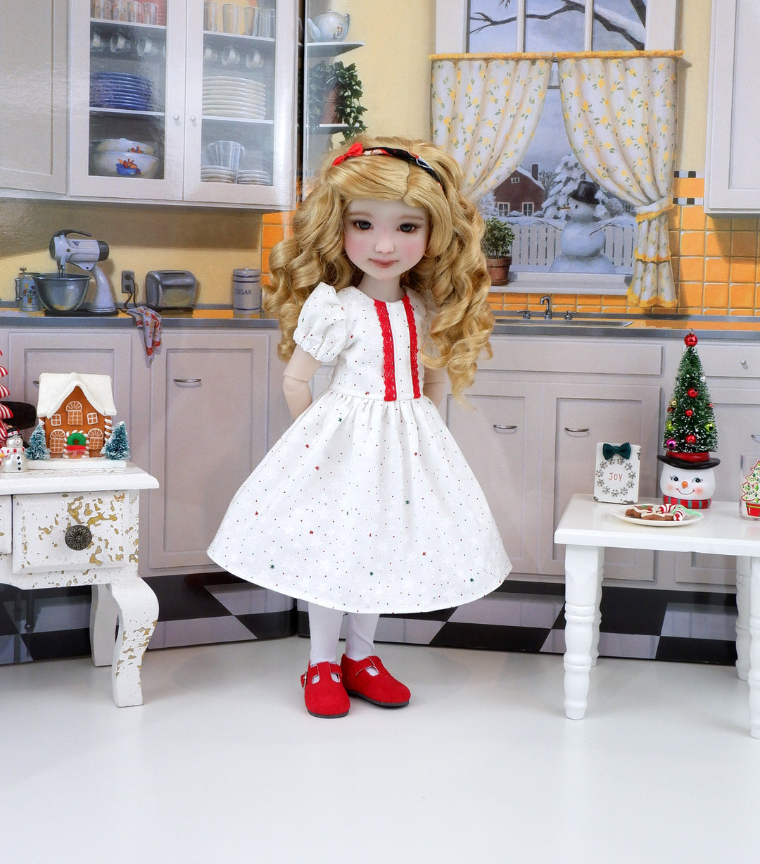 Cocoa Mugs - dress & apron with shoes for Ruby Red Fashion Friends doll