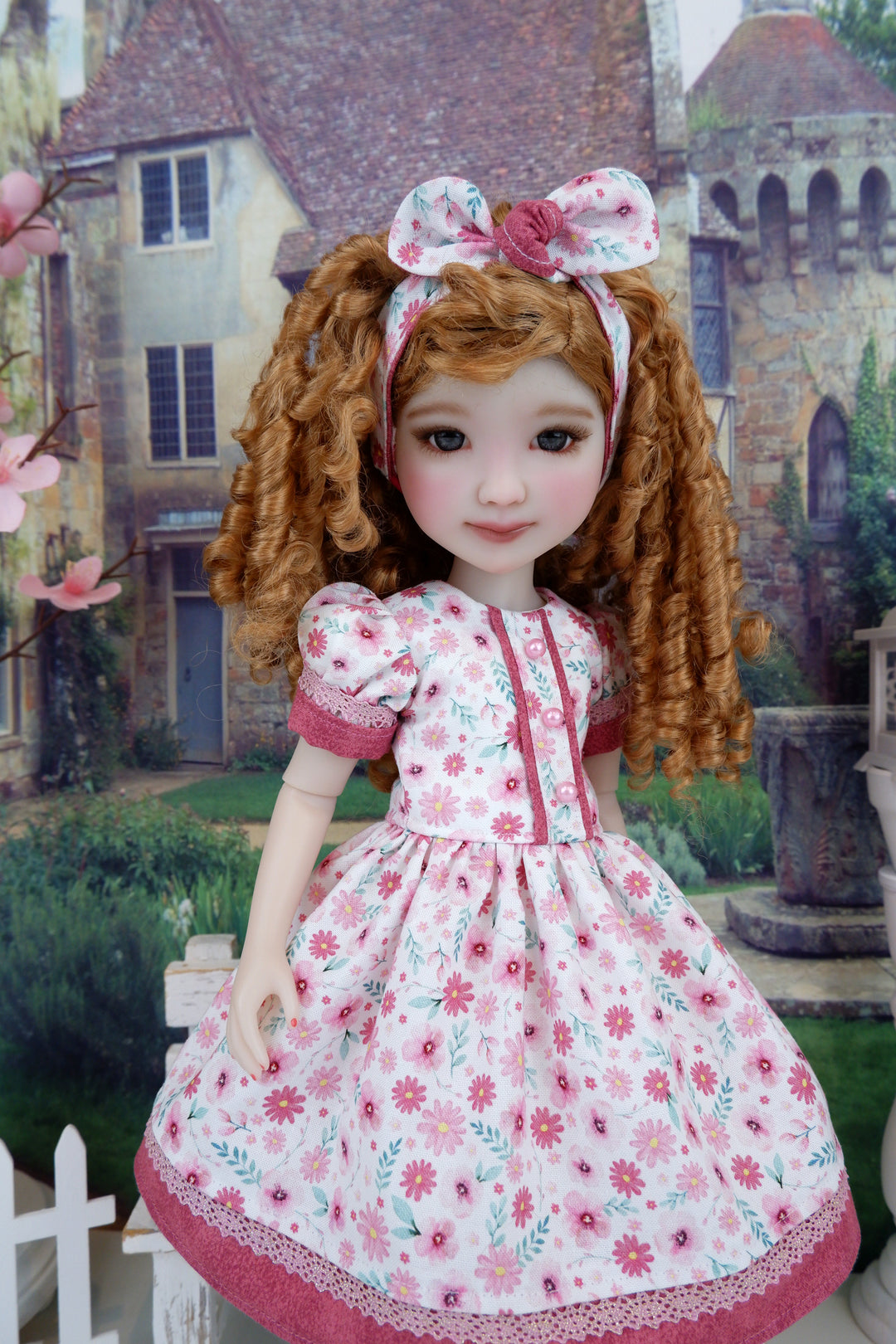Daisy Petals - dress and shoes for Ruby Red Fashion Friends doll