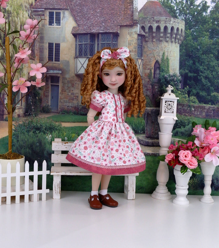 Daisy Petals - dress and shoes for Ruby Red Fashion Friends doll