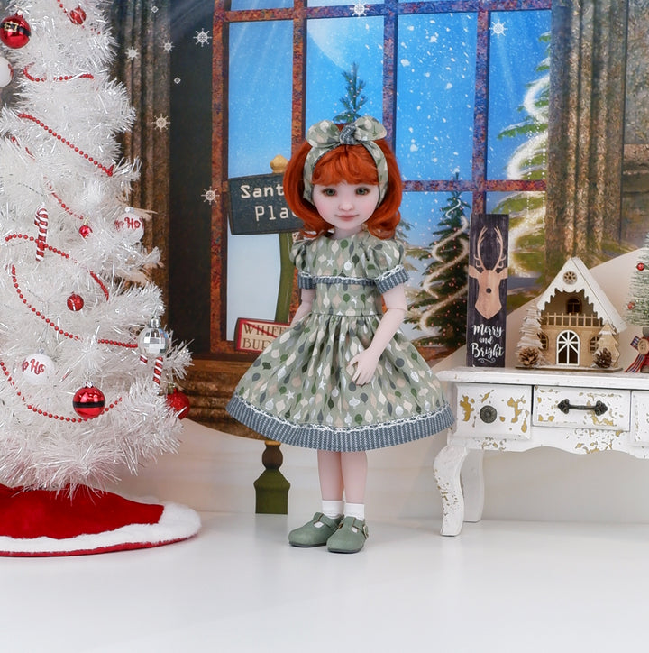 Evergreen Ornaments - dress and shoes for Ruby Red Fashion Friends doll