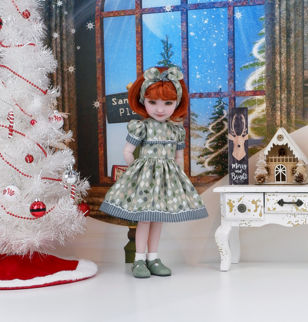 Evergreen Ornaments - dress and shoes for Ruby Red Fashion Friends doll
