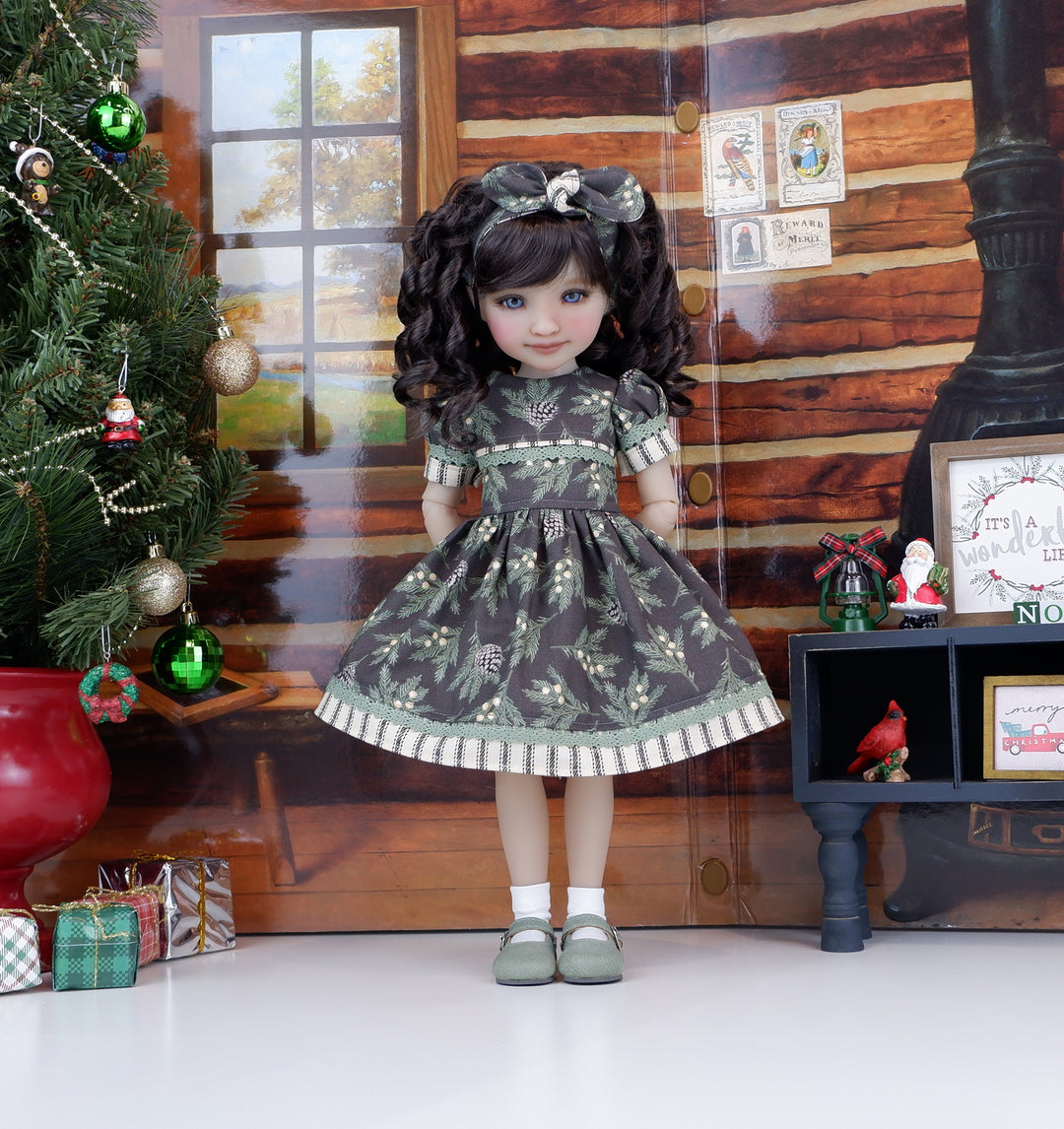 Evergreen Snowberries - dress and shoes for Ruby Red Fashion Friends doll