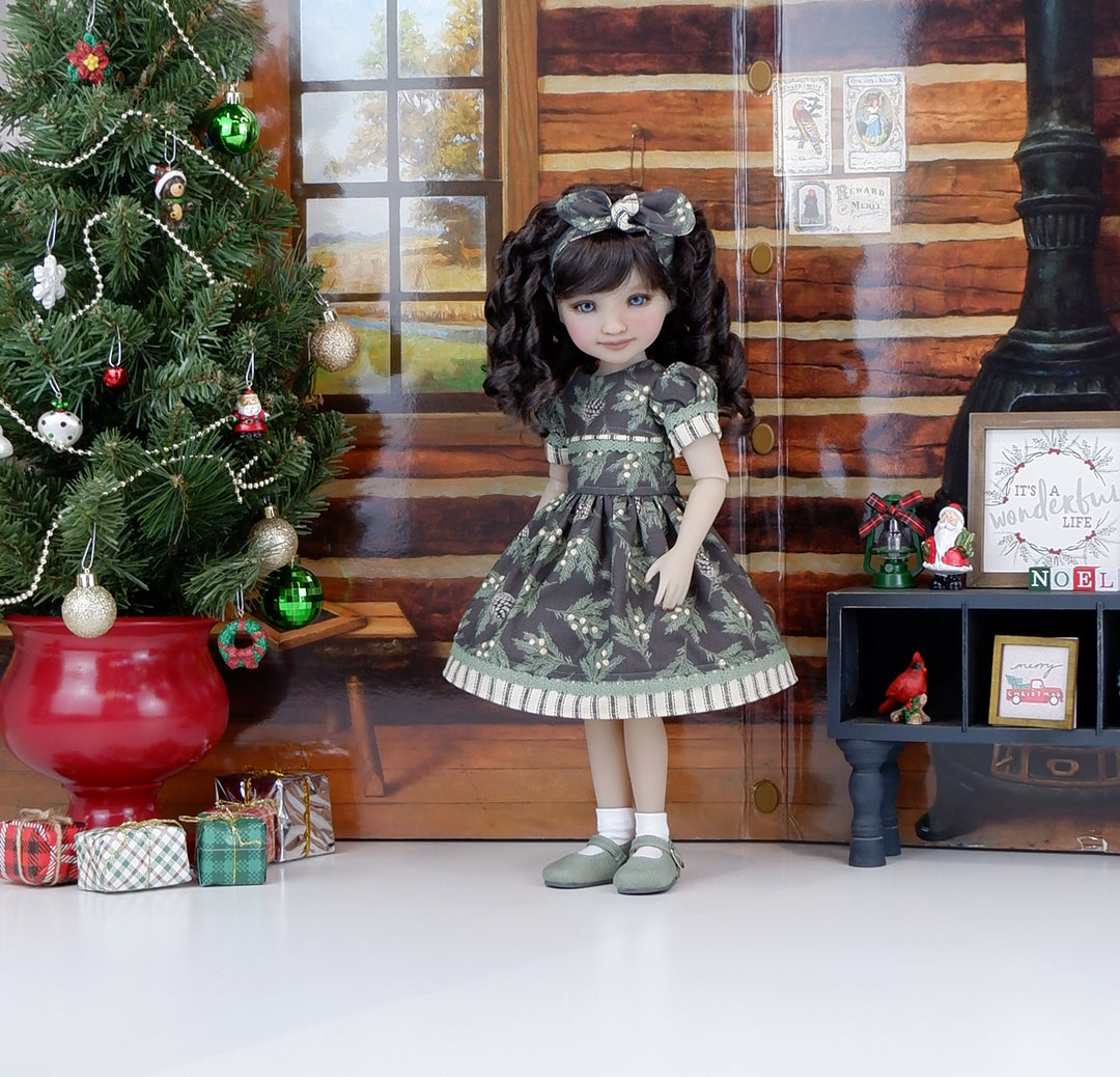 Evergreen Snowberries - dress and shoes for Ruby Red Fashion Friends doll