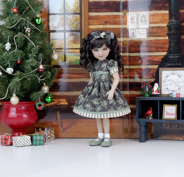 Evergreen Snowberries - dress and shoes for Ruby Red Fashion Friends doll