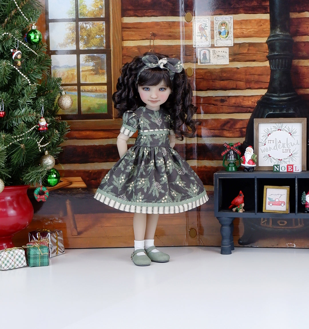 Evergreen Snowberries - dress and shoes for Ruby Red Fashion Friends doll