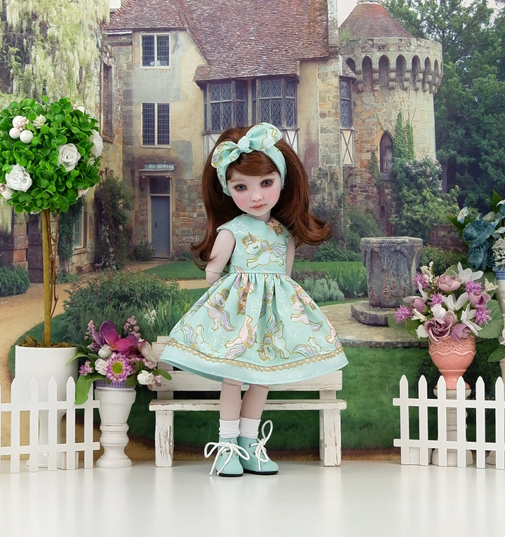 Glittering Unicorn - dress with boots for Ruby Red Fashion Friends doll