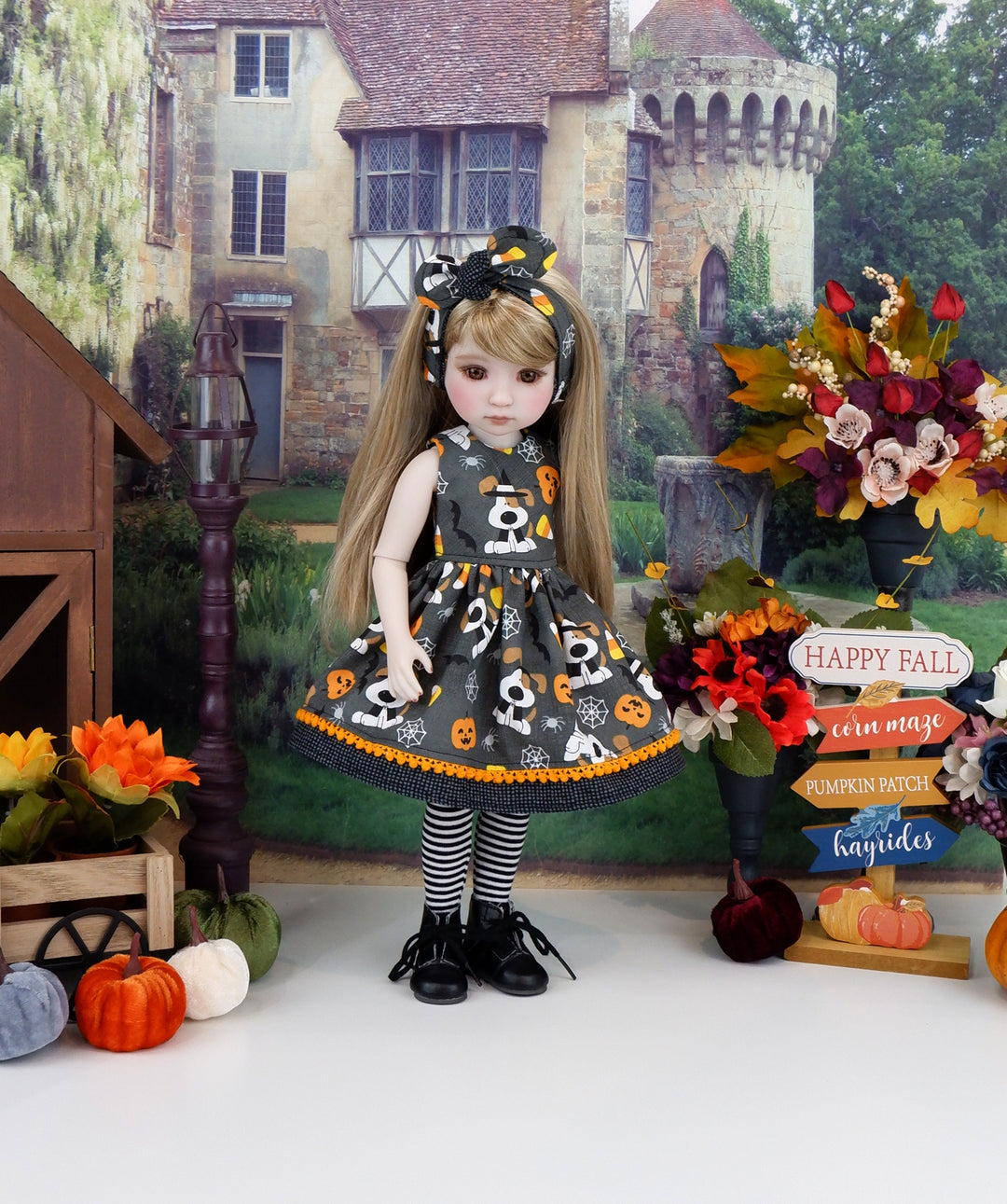 Howl-O-Ween - dress with boots for Ruby Red Fashion Friends doll