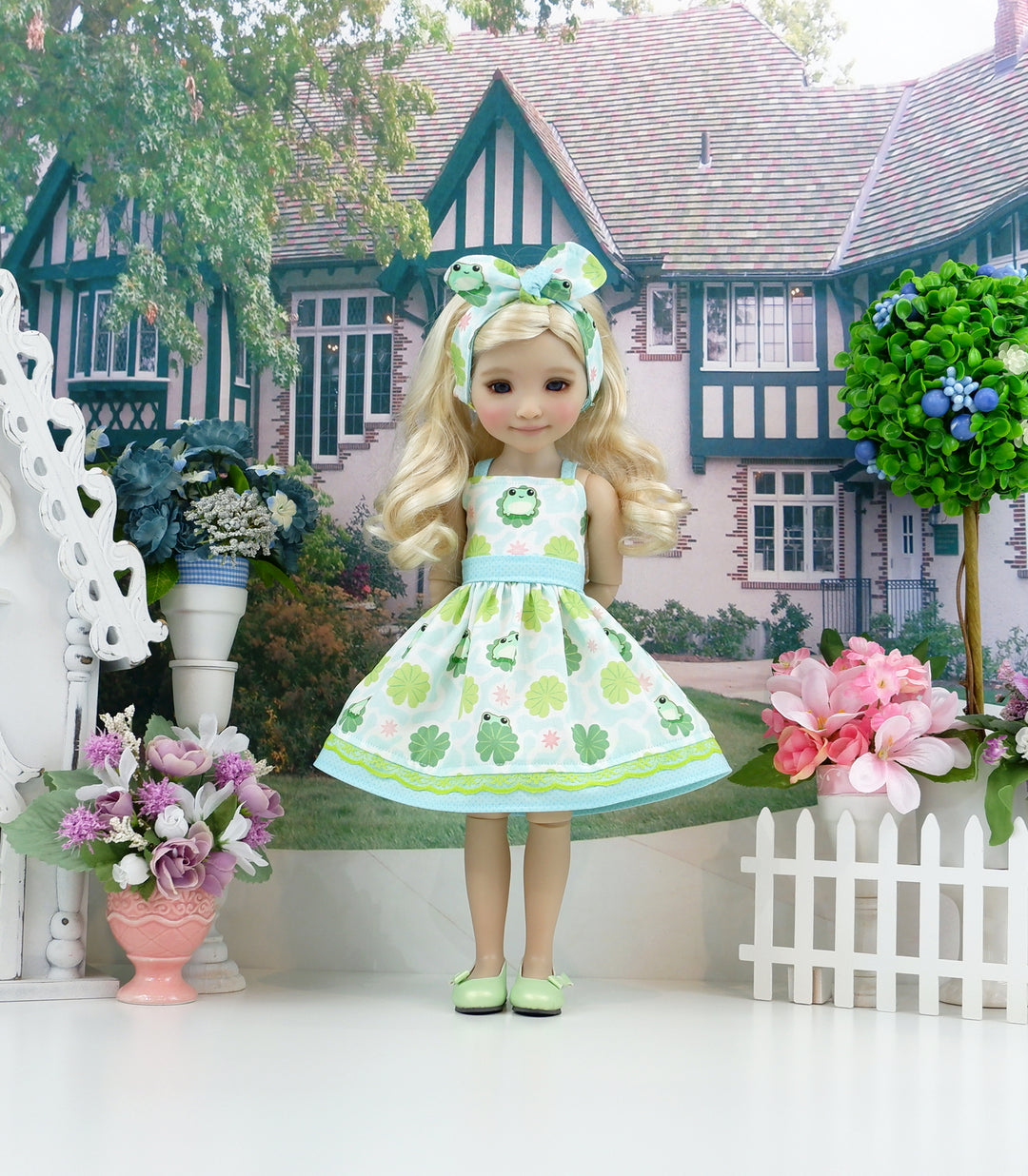 Lily Pad - dress with shoes for Ruby Red Fashion Friends doll