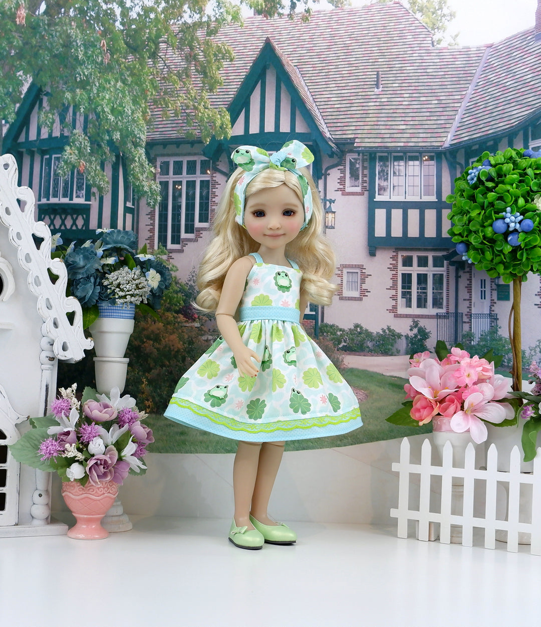 Lily Pad - dress with shoes for Ruby Red Fashion Friends doll