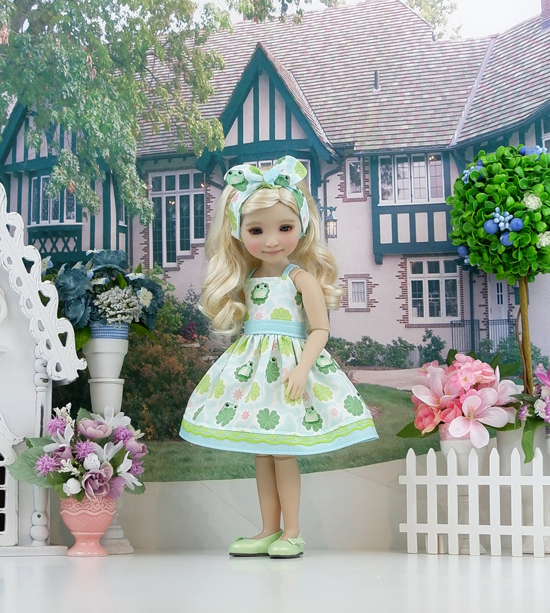 Lily Pad - dress with shoes for Ruby Red Fashion Friends doll