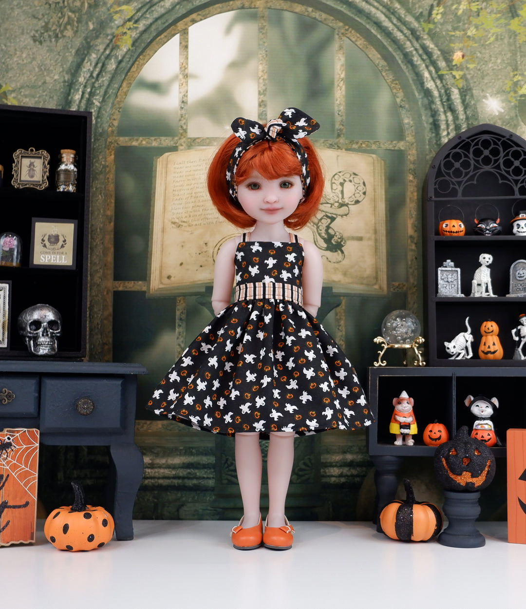 Little Ghostie - dress with shoes for Ruby Red Fashion Friends doll