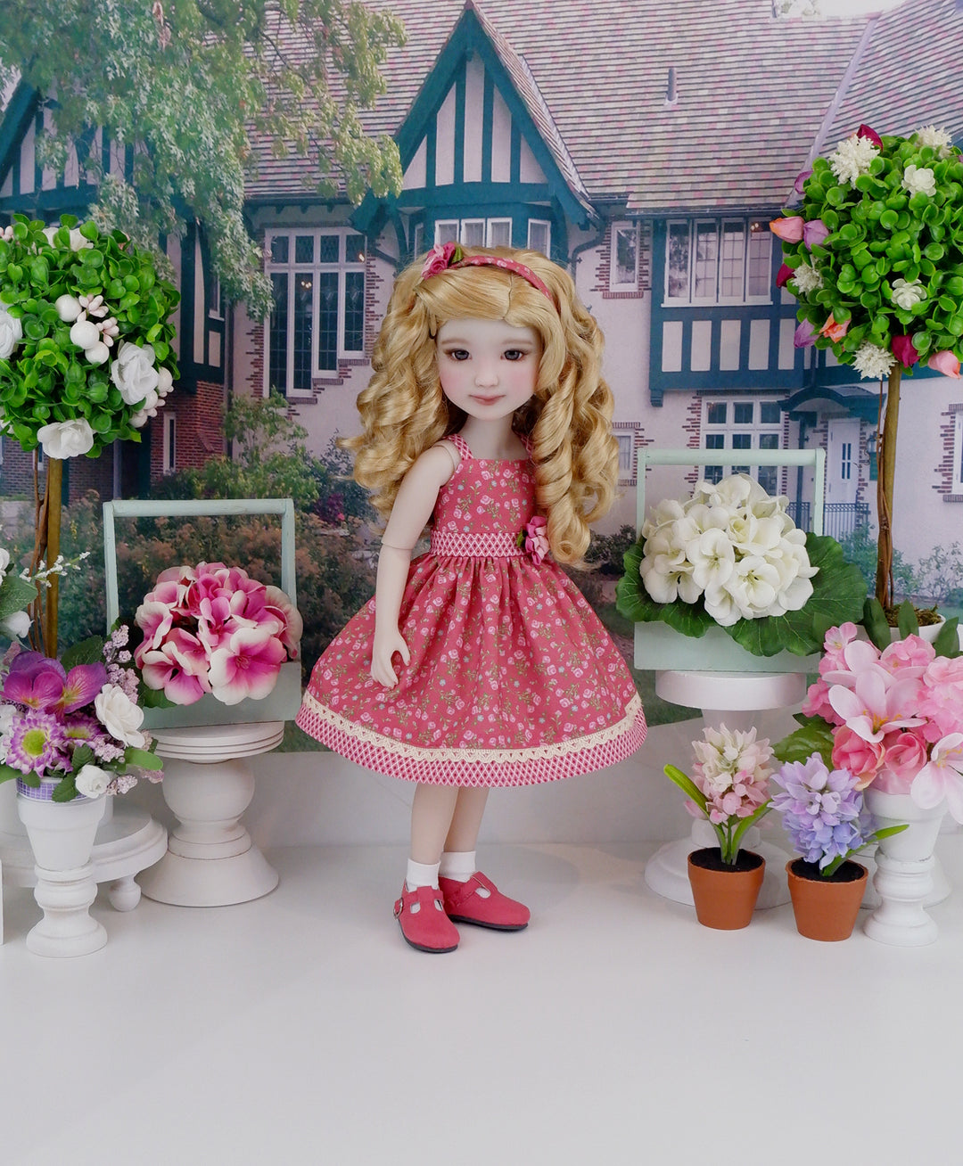 Miniature Posies - dress with shoes for Ruby Red Fashion Friends doll