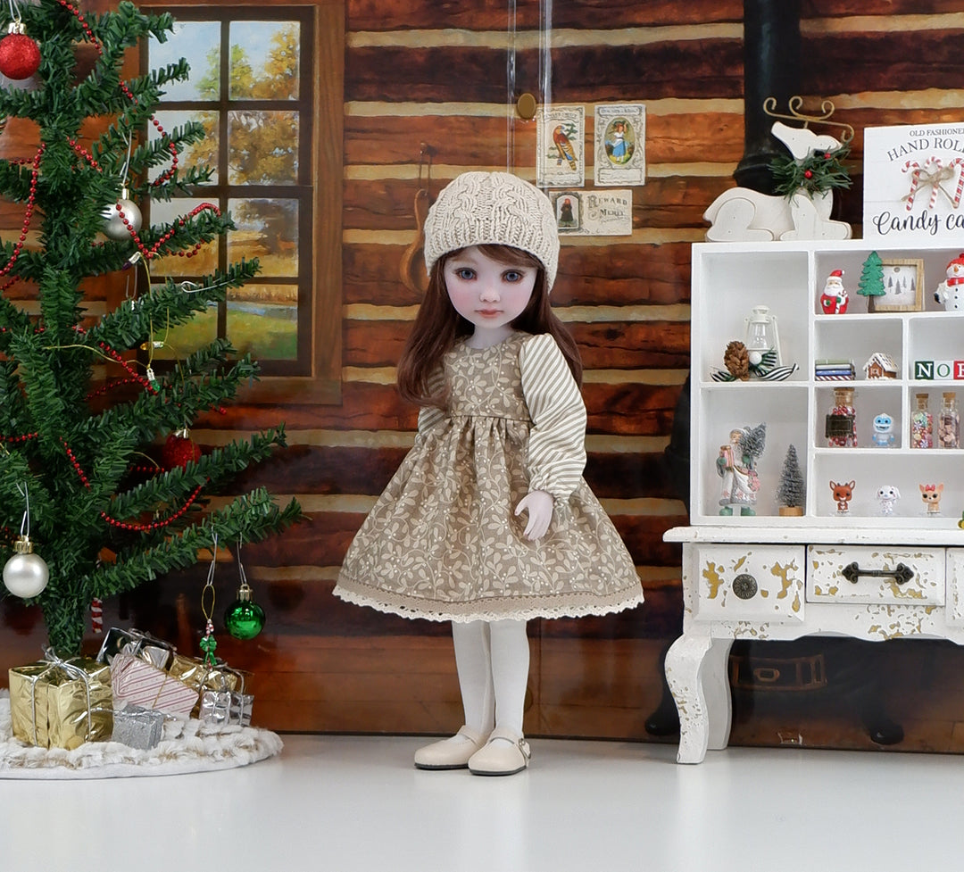 Mistletoe Simplicity - dress with shoes for Ruby Red Fashion Friends doll