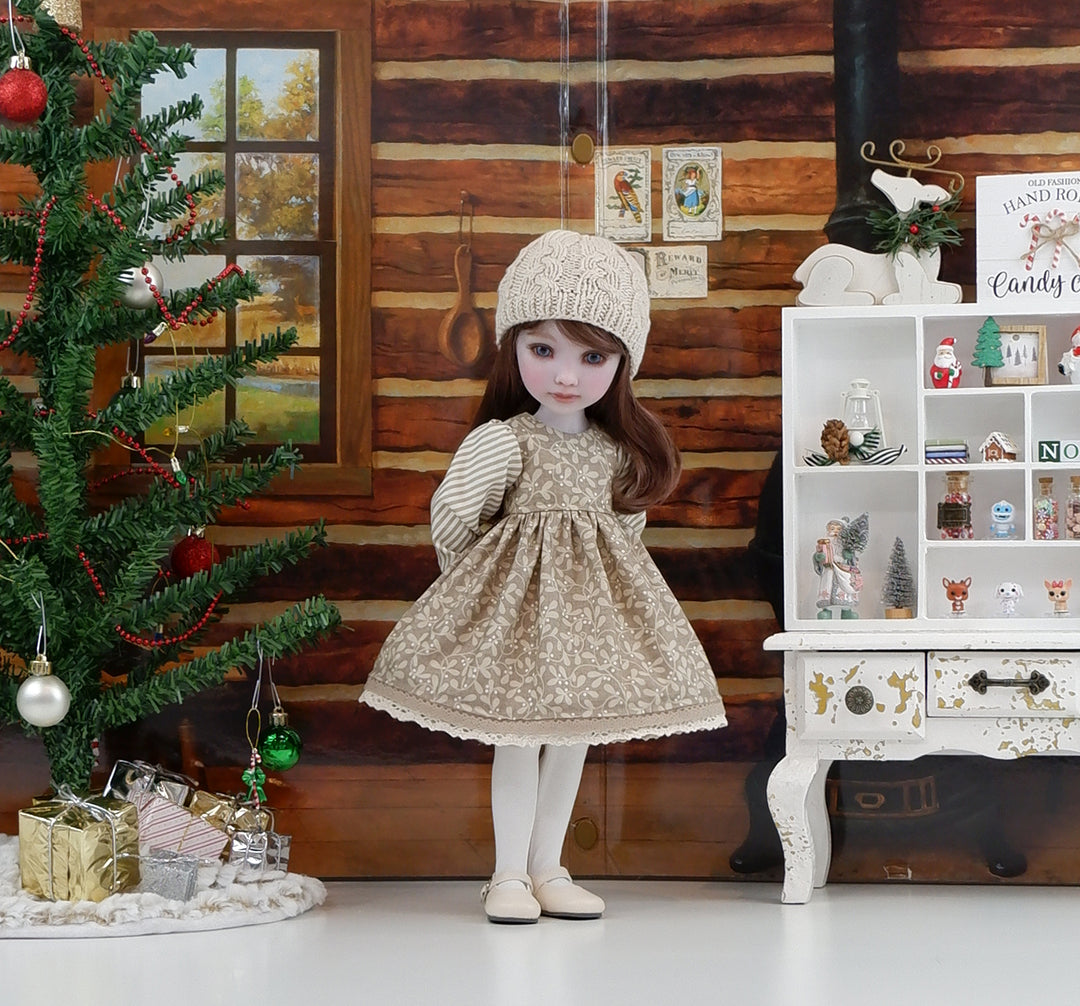 Mistletoe Simplicity - dress with shoes for Ruby Red Fashion Friends doll