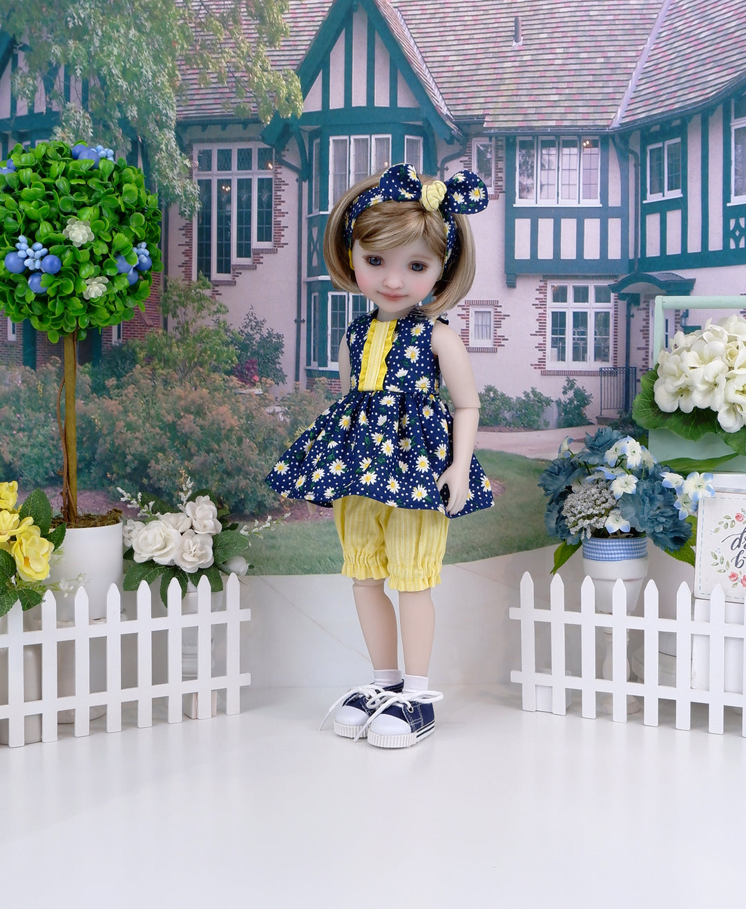 Navy Daisy - top & bloomers with shoes for Ruby Red Fashion Friends doll