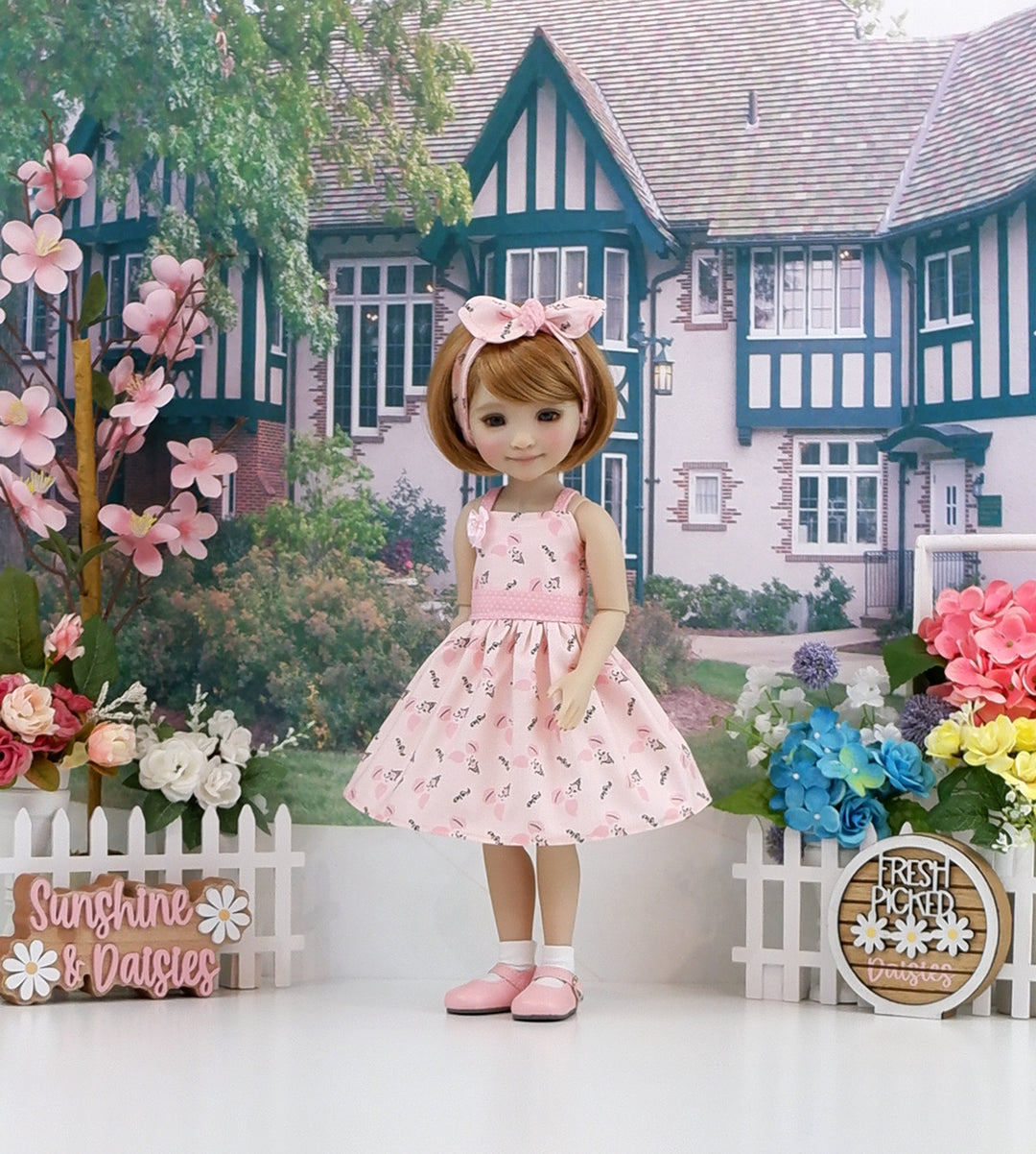 Piglet - dress with shoes for Ruby Red Fashion Friends doll
