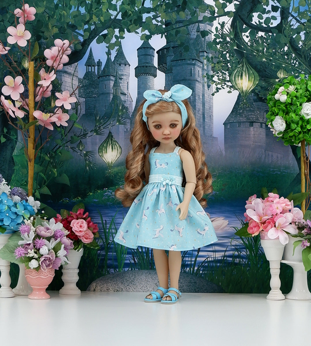Royal Unicorn - dress and sandals for Ruby Red Fashion Friends doll