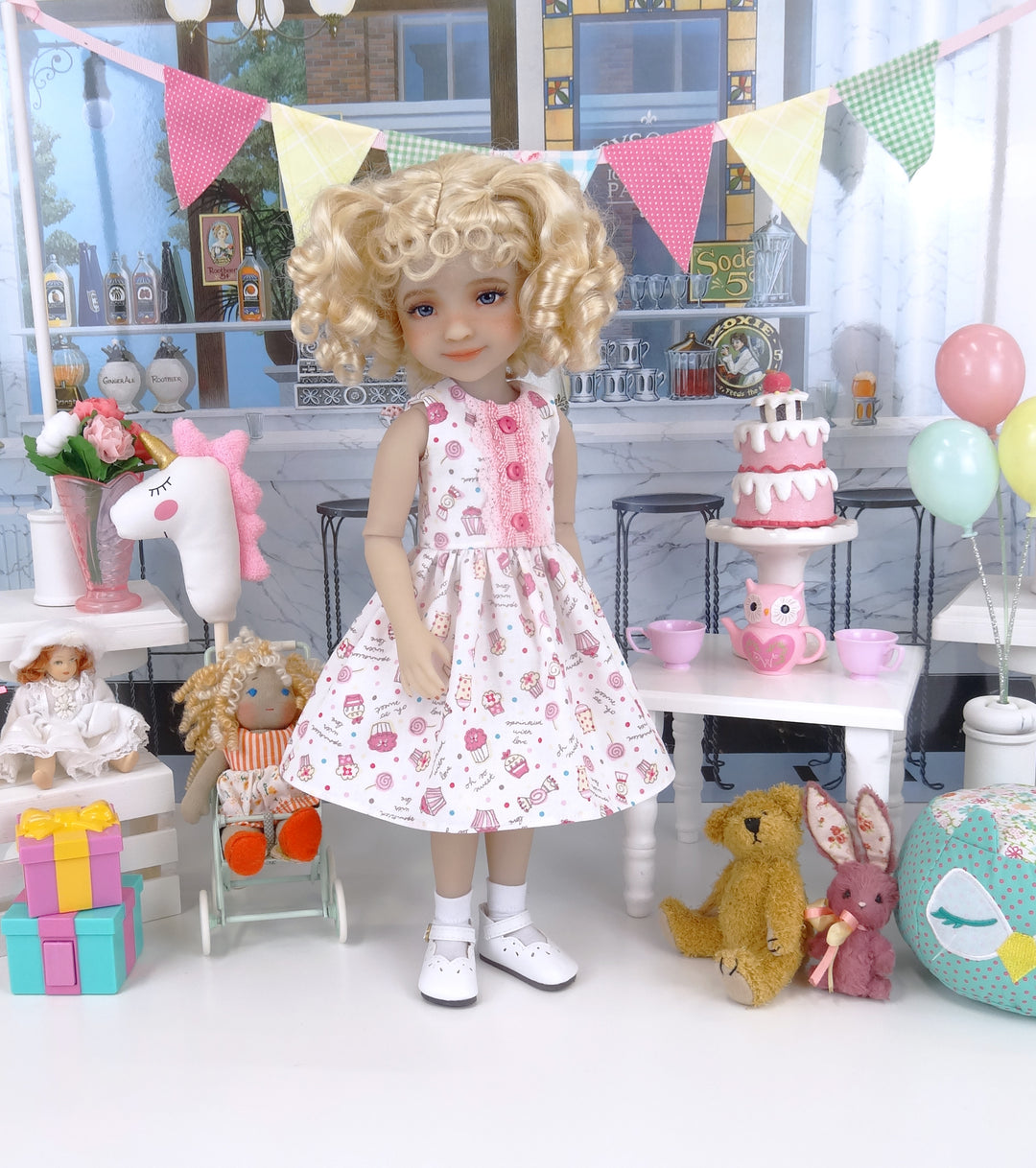 Secret Cupcakes - dress with shoes for Ruby Red Fashion Friends doll