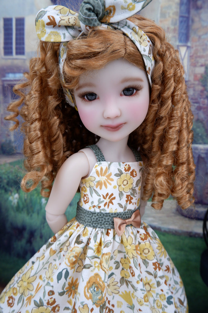 Strawflower Beauty - dress and shoes for Ruby Red Fashion Friends doll