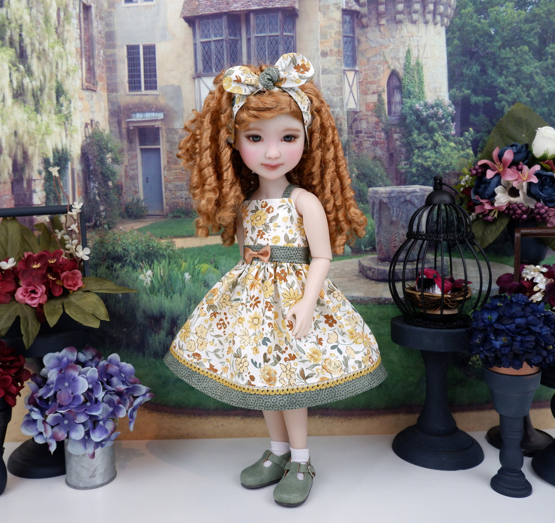 Strawflower Beauty - dress and shoes for Ruby Red Fashion Friends doll