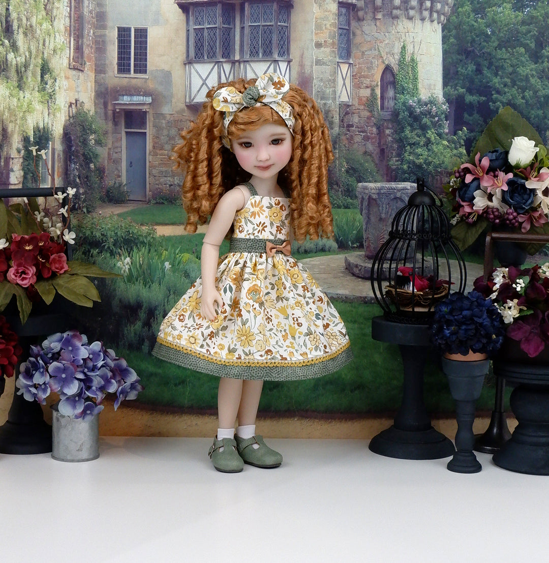 Strawflower Beauty - dress and shoes for Ruby Red Fashion Friends doll