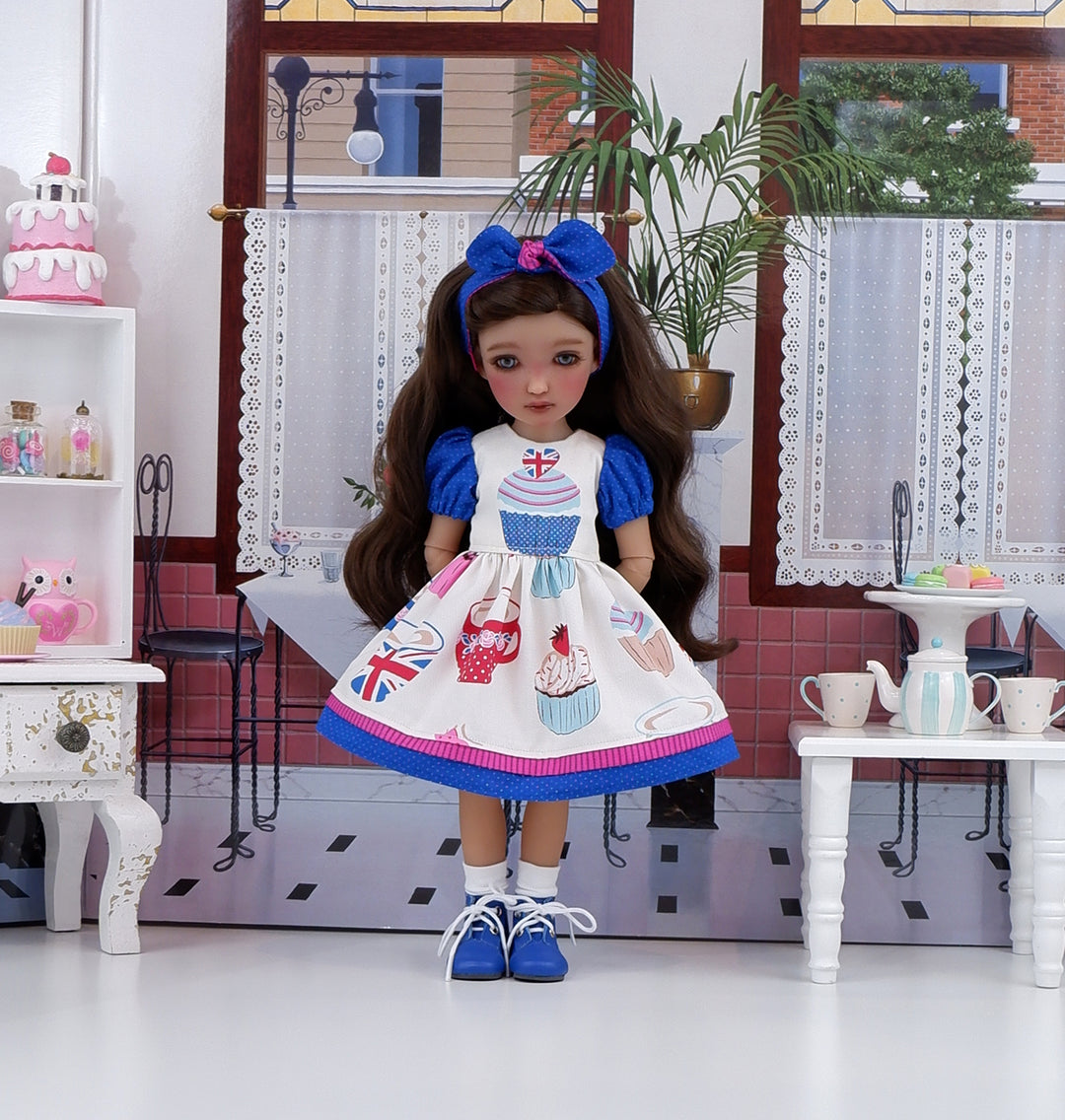 The Queen's Tea - dress and boots for Ruby Red Fashion Friends doll