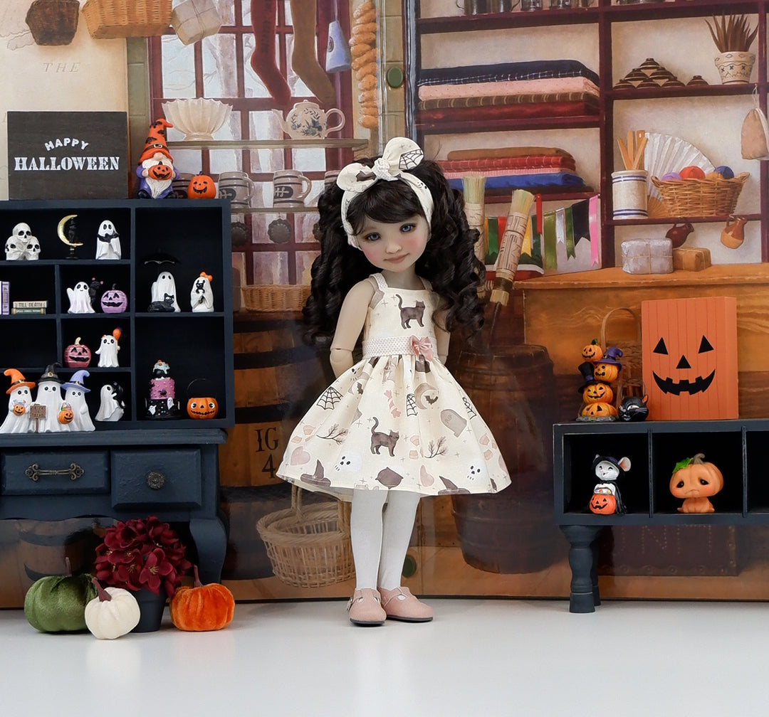 Witch's Familiar - dress with shoes for Ruby Red Fashion Friends doll