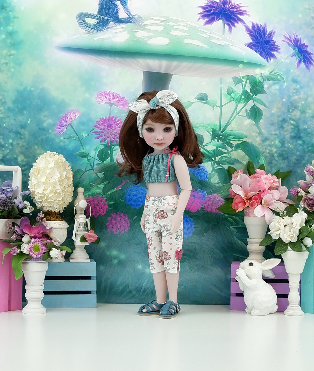 Wonderland Friends - crop top & capris with sandals for Ruby Red Fashion Friends doll