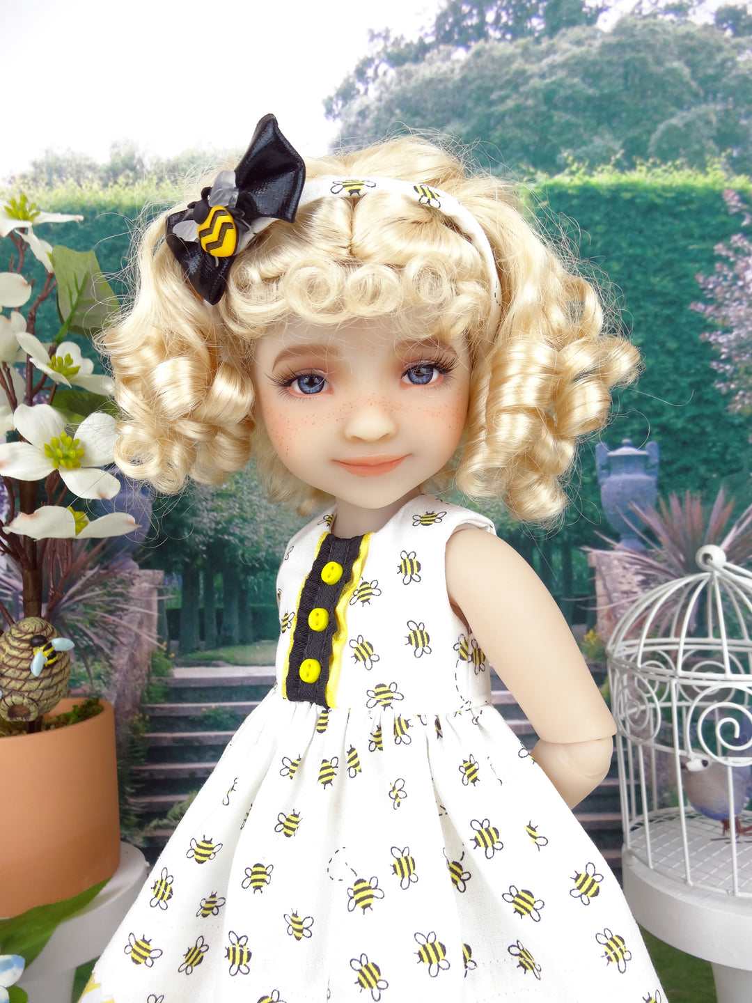 Buzzing Bee - dress with boots for Ruby Red Fashion Friends doll