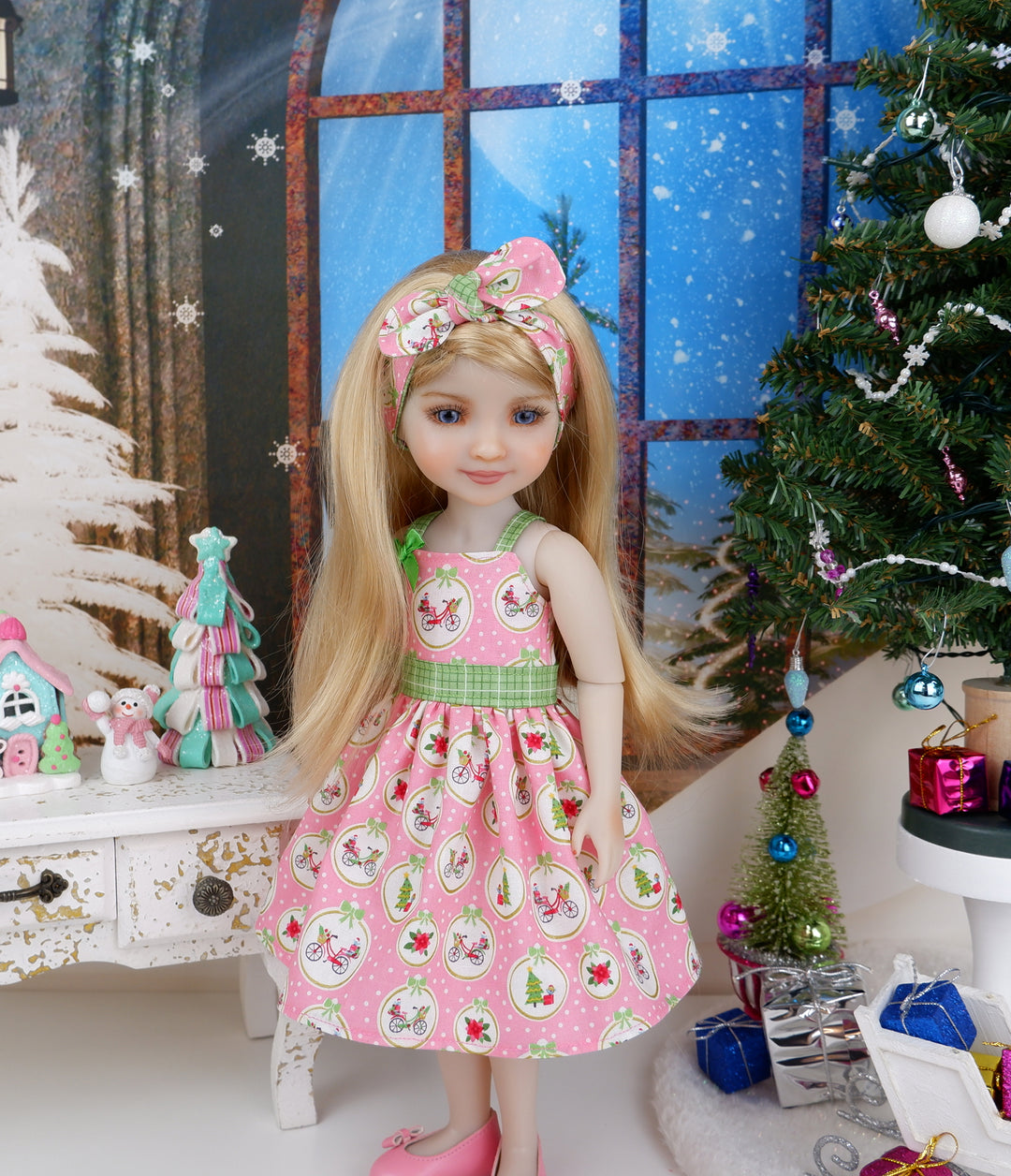 Christmas Delivery - dress with shoes for Ruby Red Fashion Friends doll