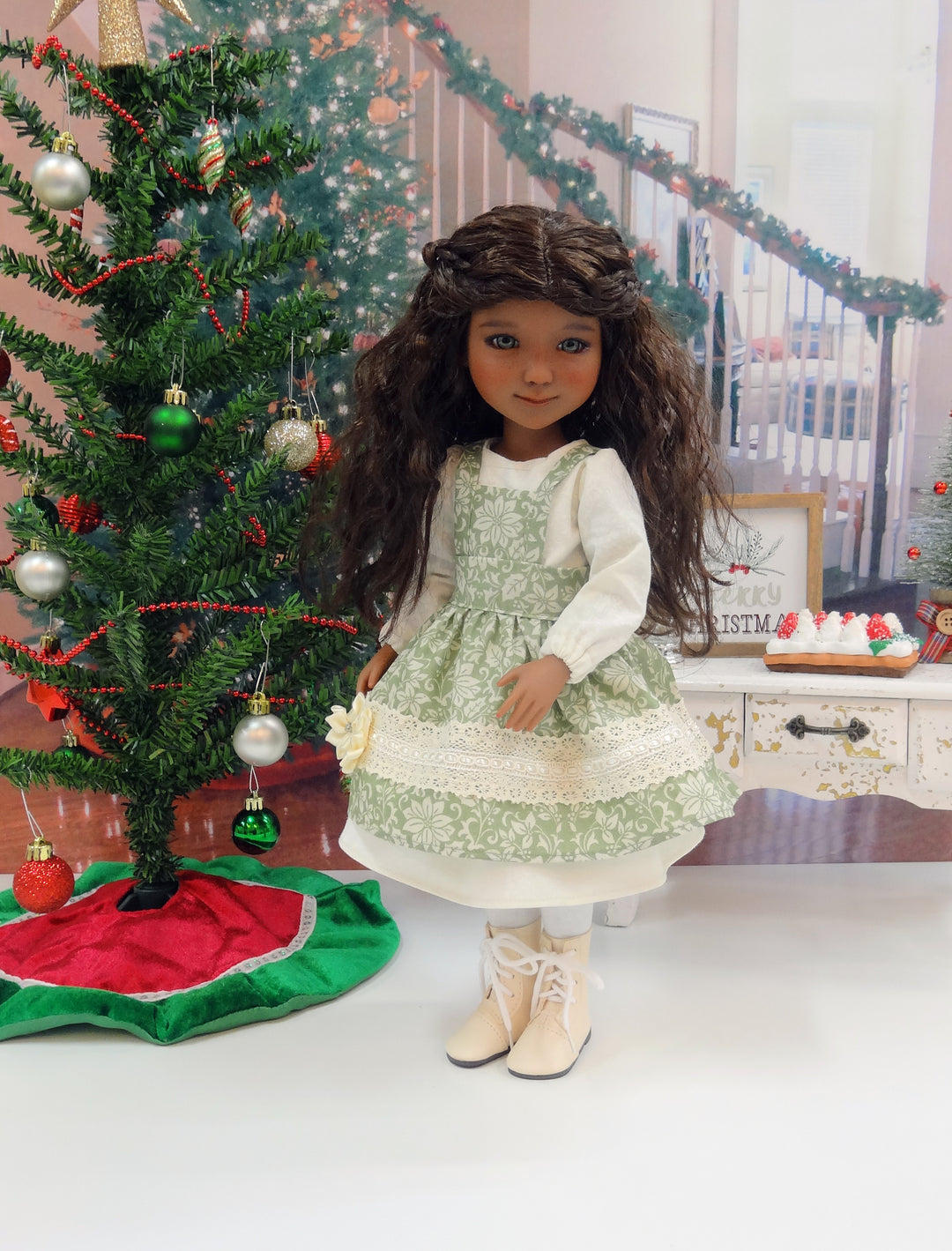 Christmas Greenery - dress & apron for Ruby Red Fashion Friends doll