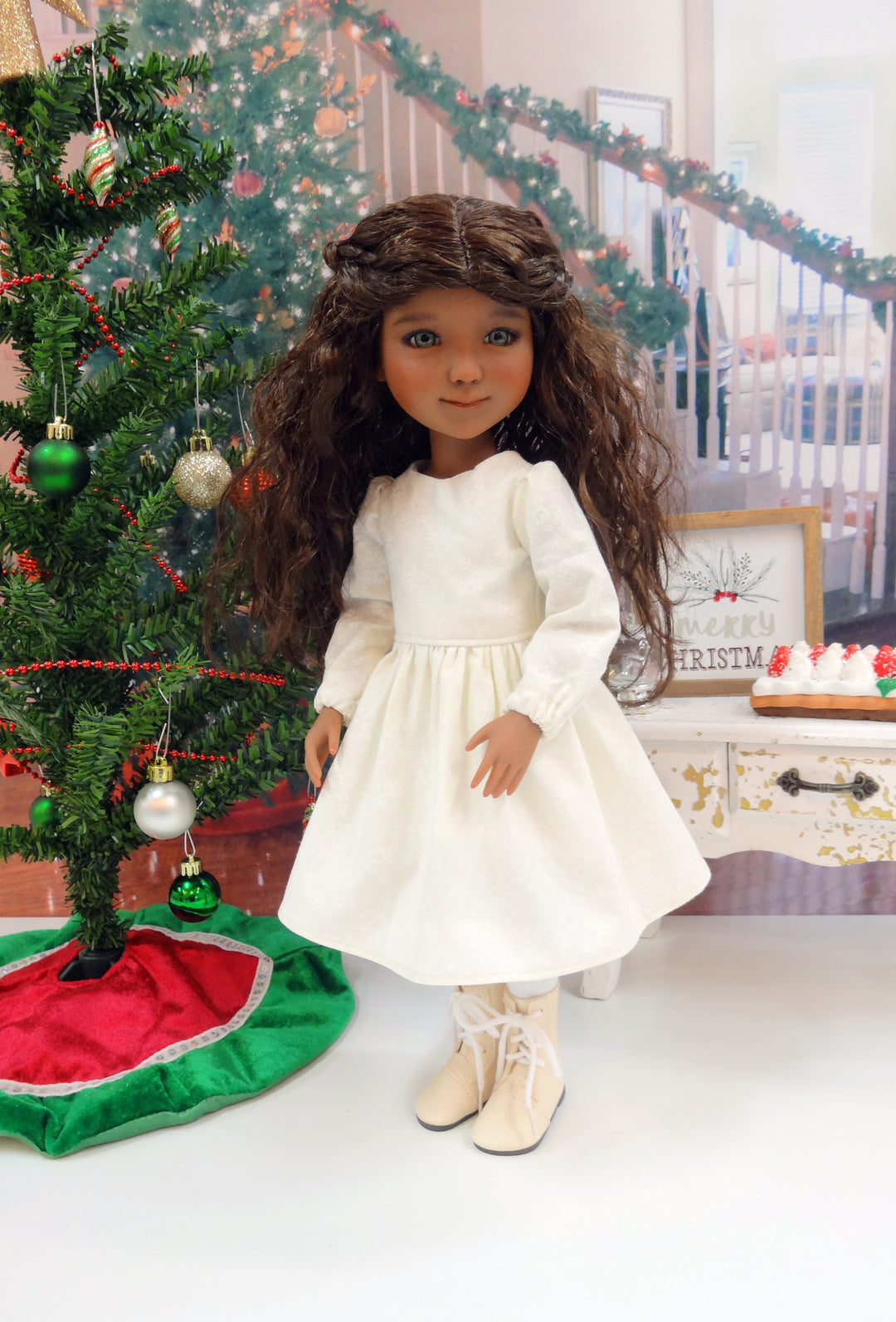 Christmas Greenery - dress & apron for Ruby Red Fashion Friends doll