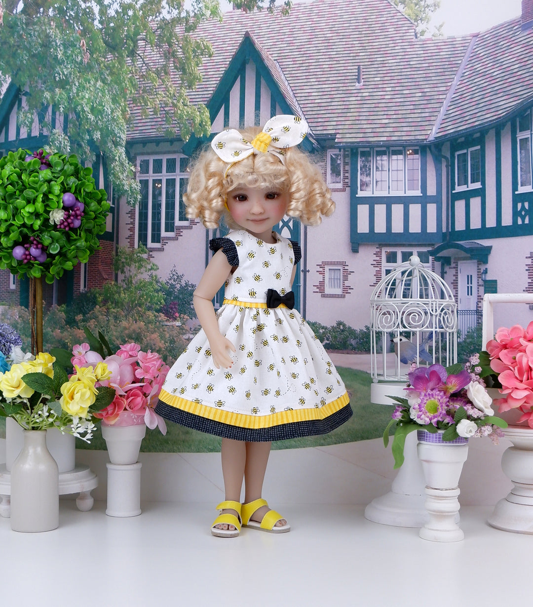 Collecting Honey - dress with sandals for Ruby Red Fashion Friends doll