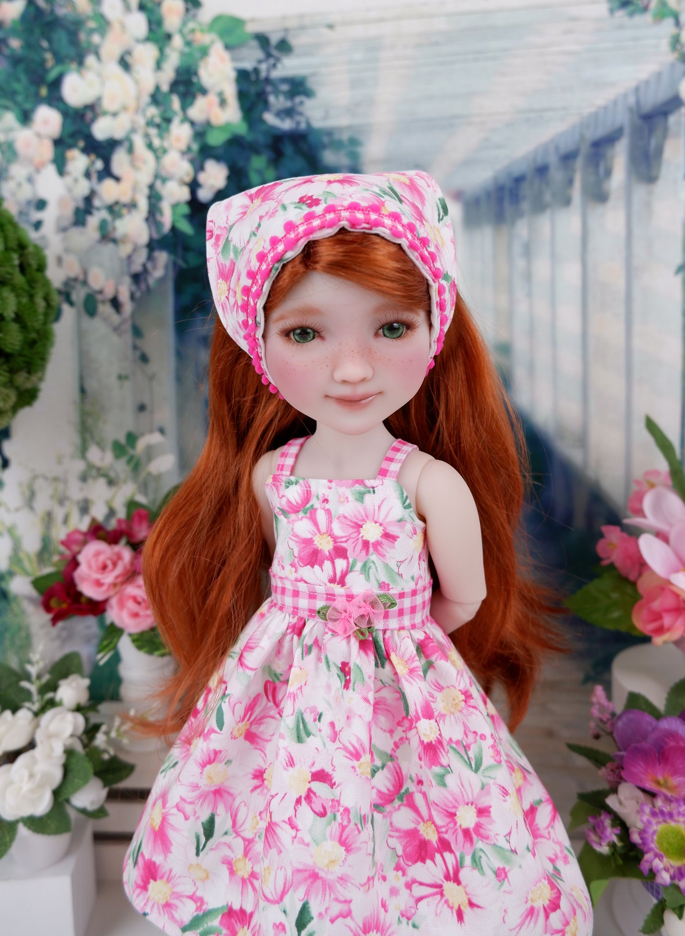 Gerbera Daisy - dress with shoes for Ruby Red Fashion Friends doll