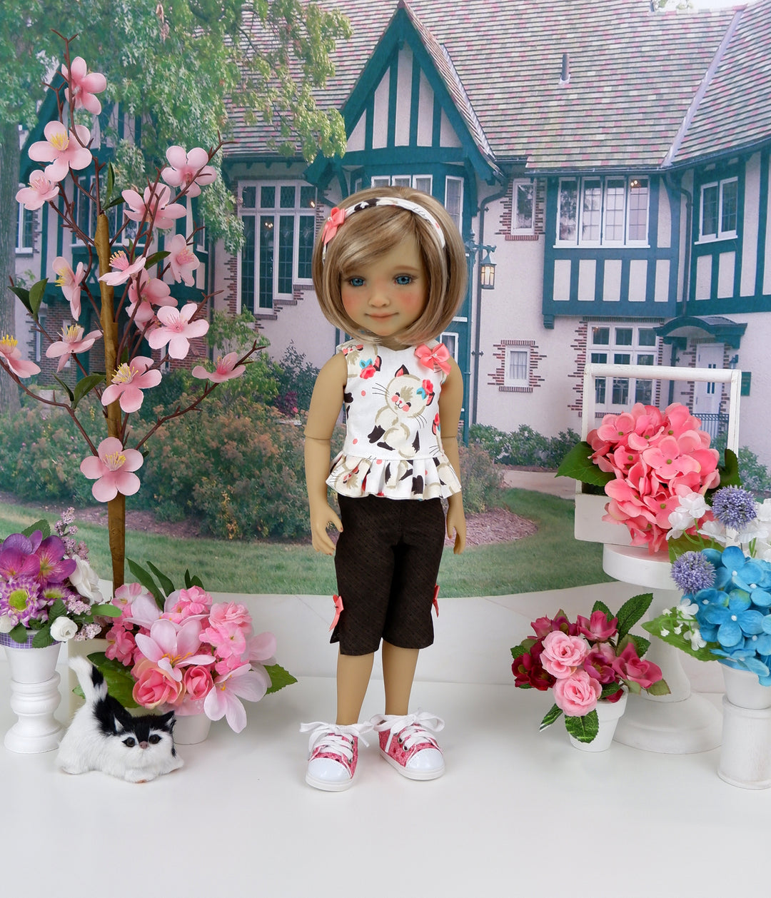 Himalayan Kitten - top & capris with shoes for Ruby Red Fashion Friends doll