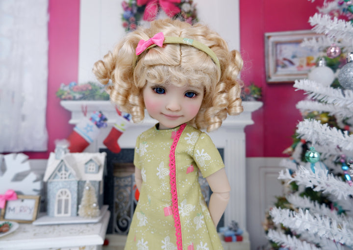 Joyous Holiday - dress with shoes for Ruby Red Fashion Friends doll