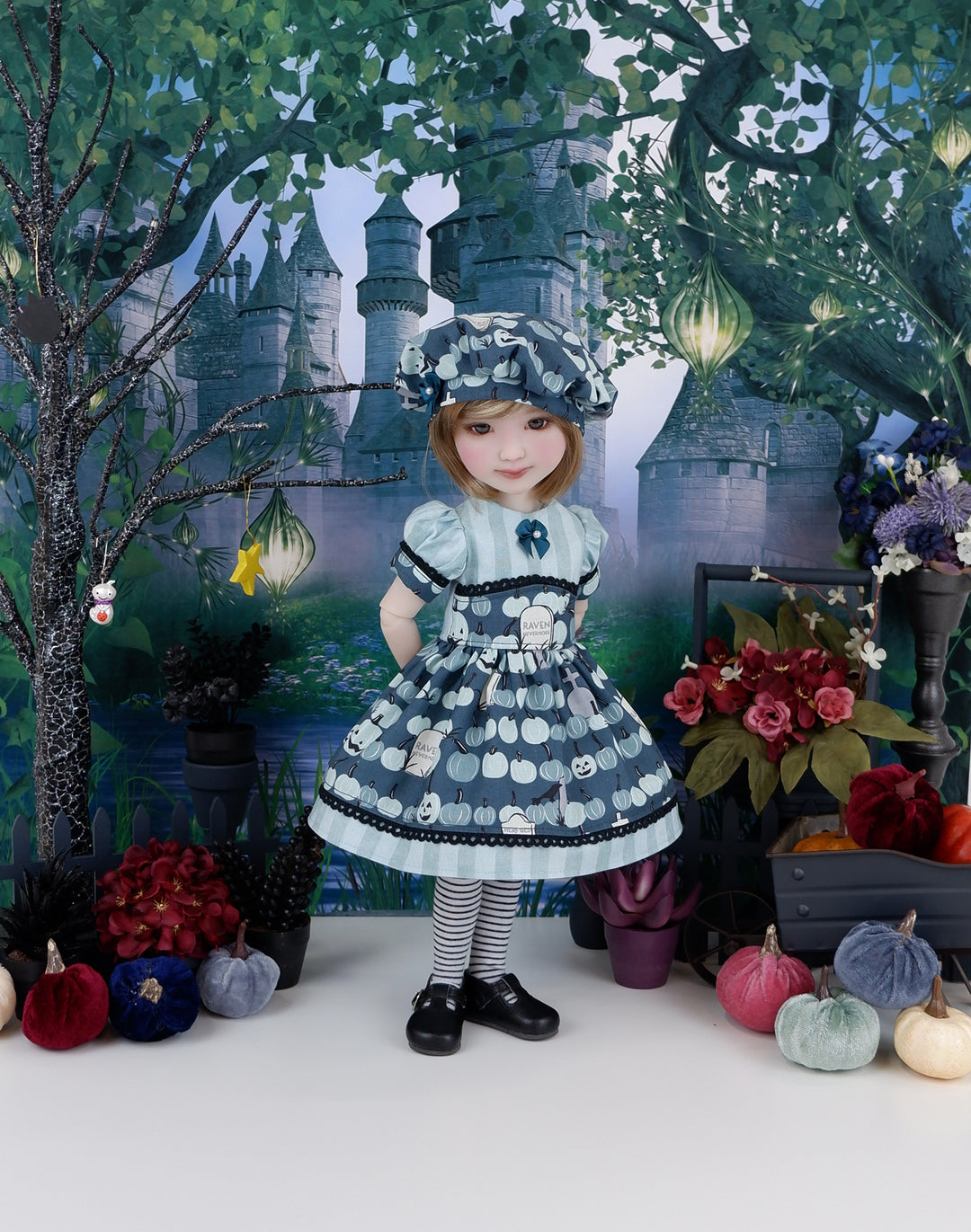 Midnight Cemetery - dress with shoes for Ruby Red Fashion Friends doll