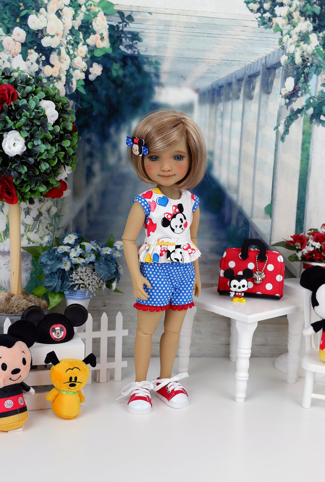 Minnie Emoji - top & shorts with shoes for Ruby Red Fashion Friends doll