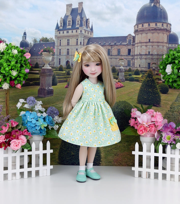 Simple Daisy - dress with shoes for Ruby Red Fashion Friends doll