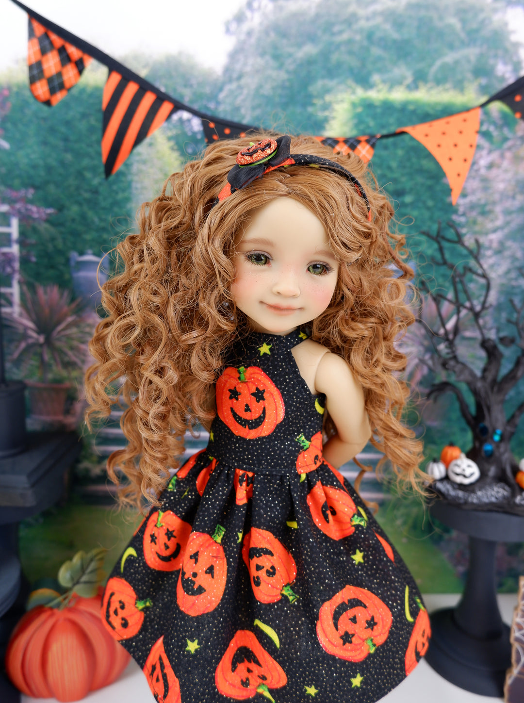 Smiling Pumpkins - dress with shoes for Ruby Red Fashion Friends doll