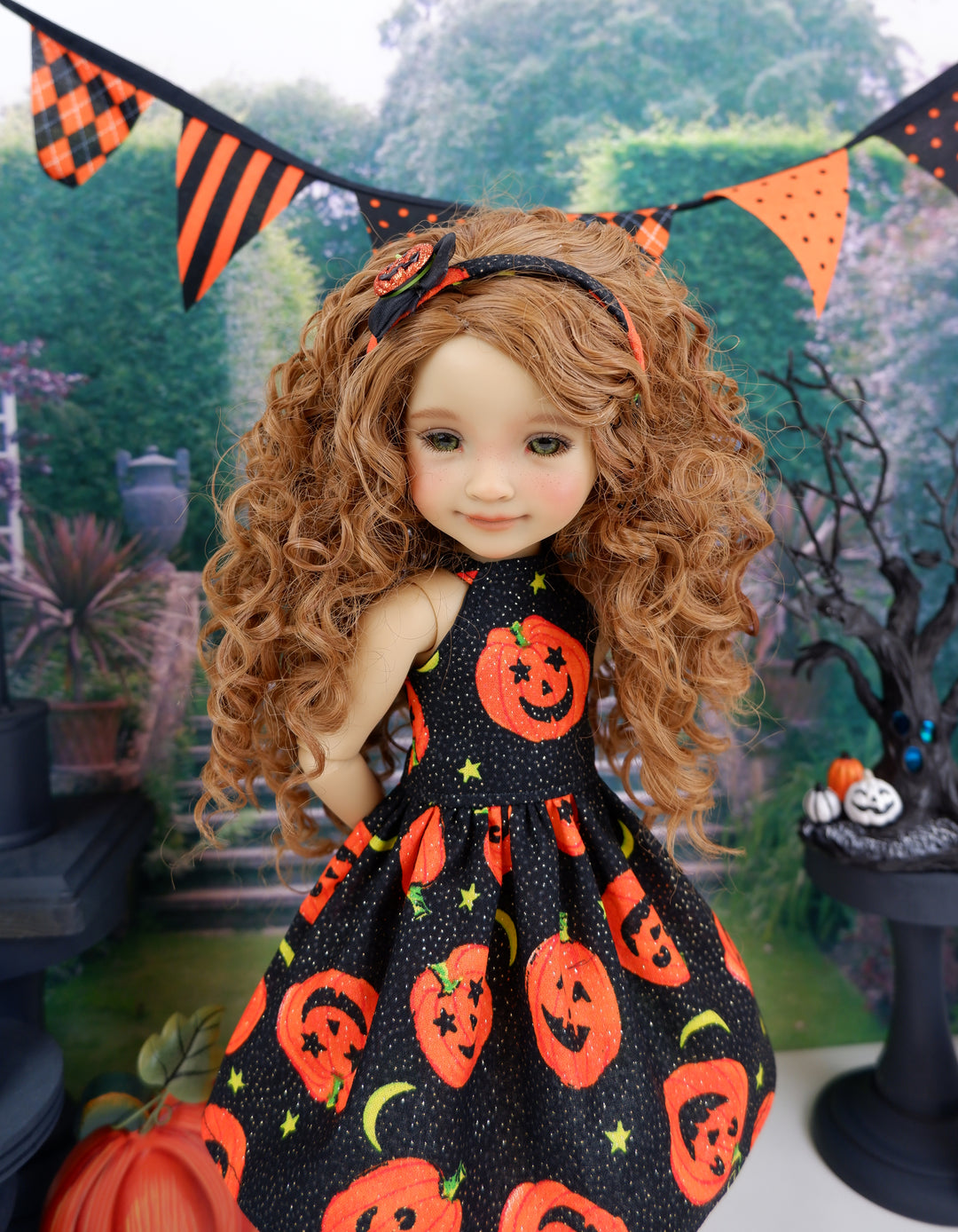 Smiling Pumpkins - dress with shoes for Ruby Red Fashion Friends doll