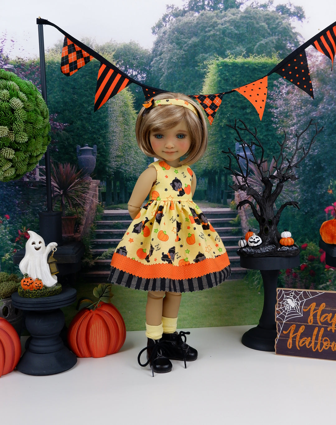 Spooky Kitty - dress with boots for Ruby Red Fashion Friends doll