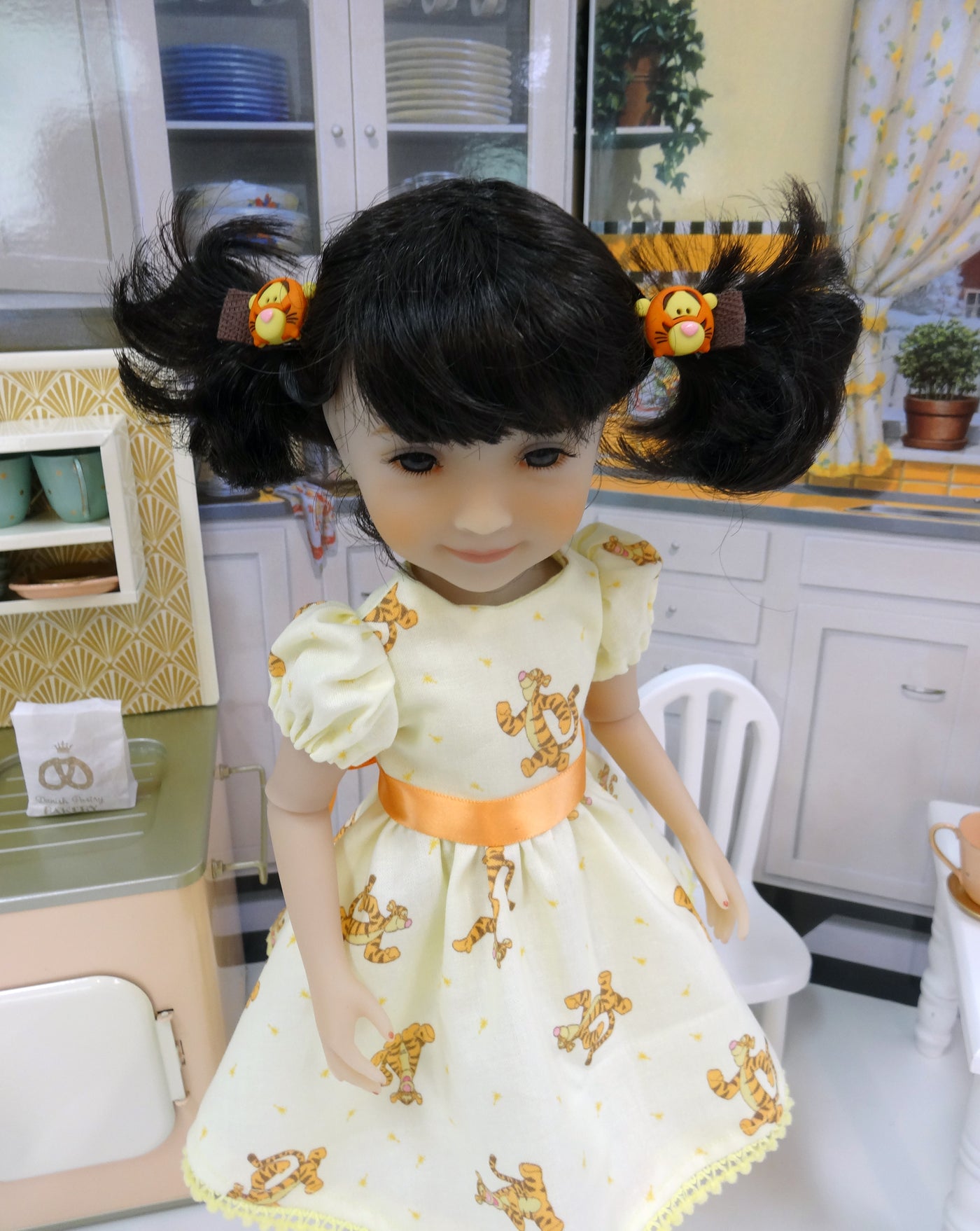Tigger Yellow - dress with shoes for Ruby Red Fashion Friends doll